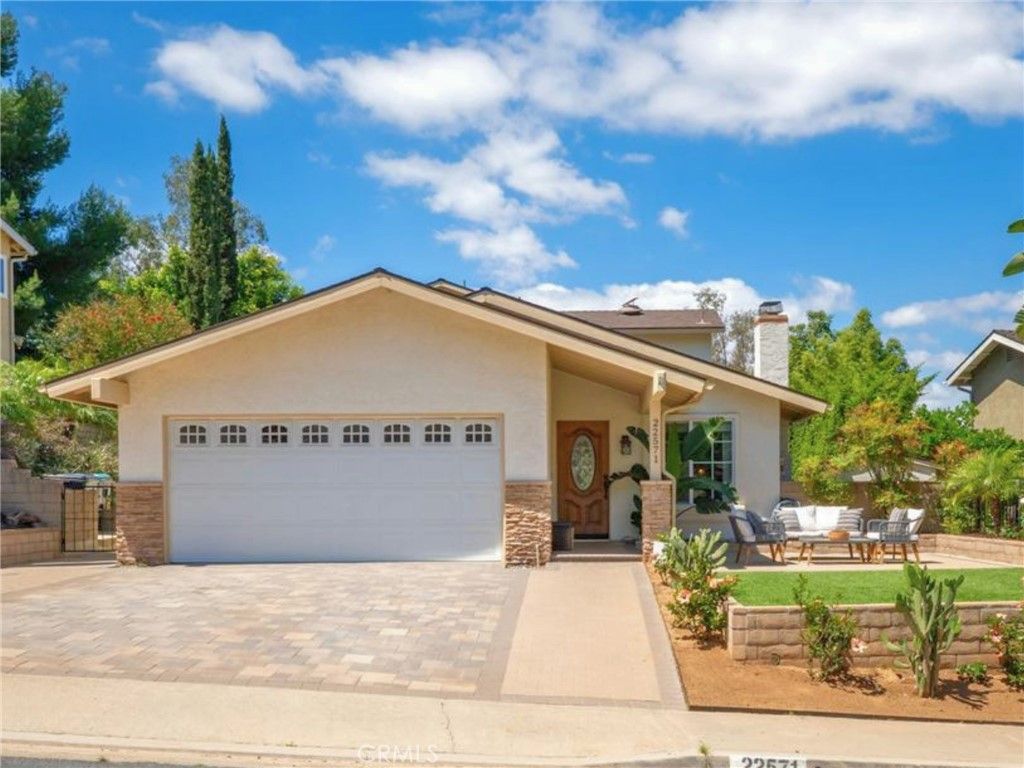 Photo of 22571 Via Tercero, Mission Viejo, CA 92691 (MLS # PW26081043)