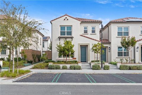 Photo of 112 Sunnyside, Irvine, CA 92618 (MLS # OC26015370)