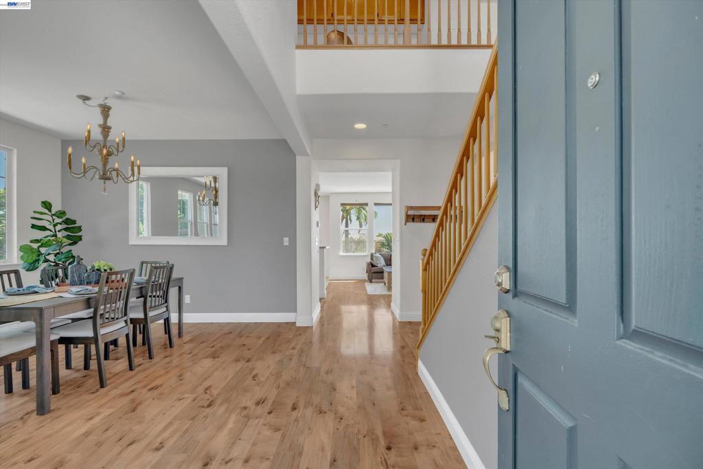 281 W Country Club Dr