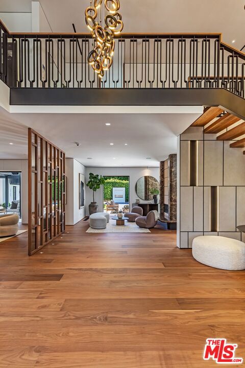 927 N Whittier Drive