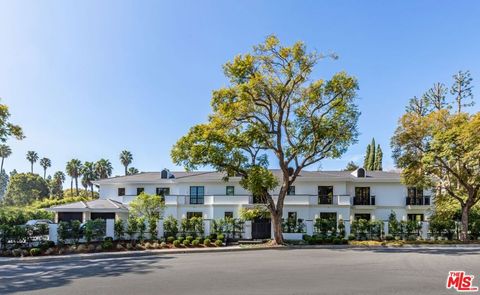Photo of 927 N Whittier Drive, Beverly Hills, CA 90210 (MLS # 25509207)