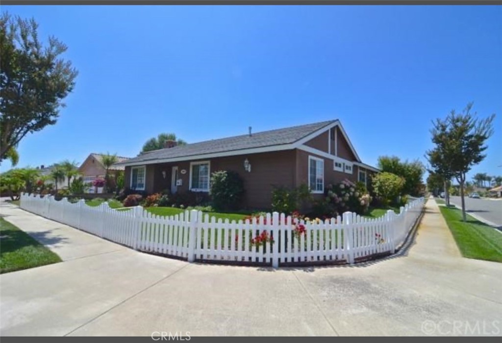 Beautiful Quiet Corner Lot Pool Home. Single Story 4bed | 2bath plus a bonus room can be use as 4th bedroom. Walking distance to Ethan Allan Elementary~Blue Ribbons. Close to 405fwy, Bella Terra Shopping Center, Asian Mall, and lots more.