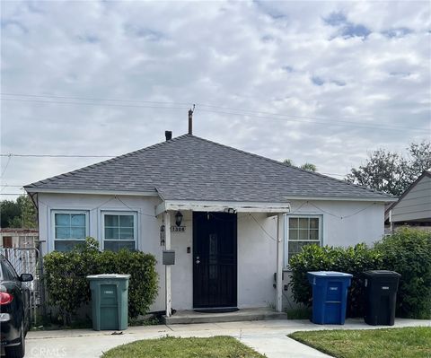 Photo of 1304 N Griffith Park Dr, Burbank, CA 91506 (MLS # GD26038308)