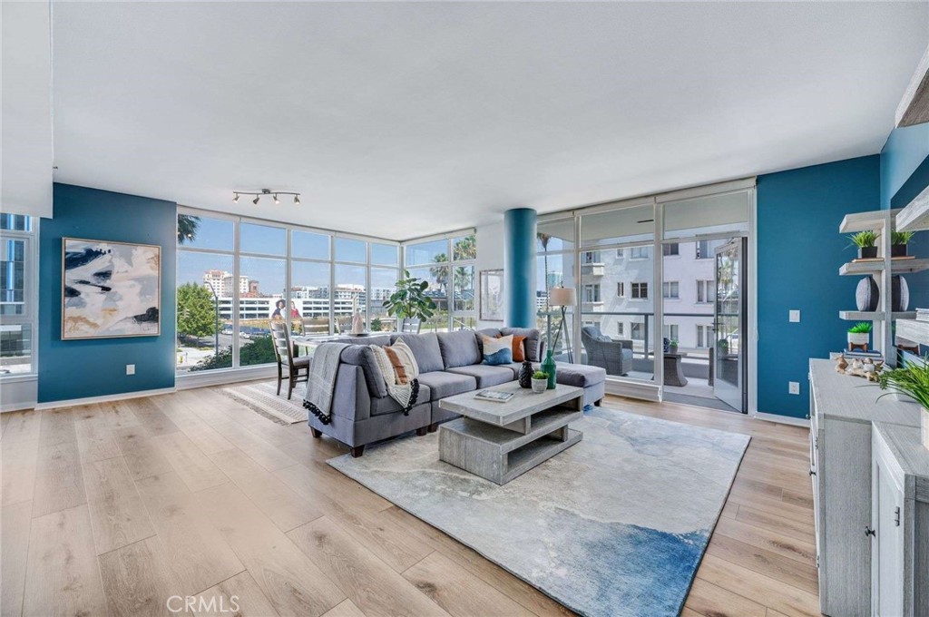 400 W Ocean Boulevard 206