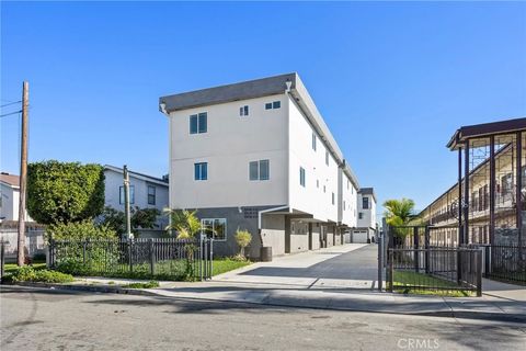 Photo of 10936 S Osage Ave, Inglewood, CA 90304 (MLS # DW26012916)