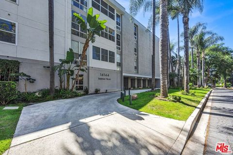 Photo of 14144 Dickens Street #122, Sherman Oaks, CA 91423 (MLS # 26695431)