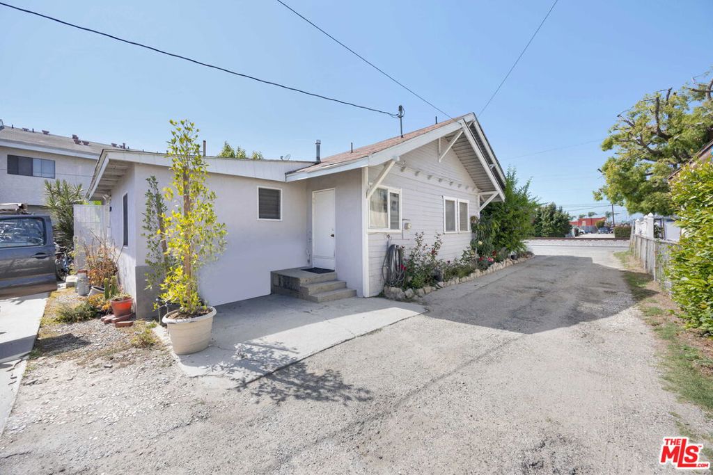 1148 W 166th Street