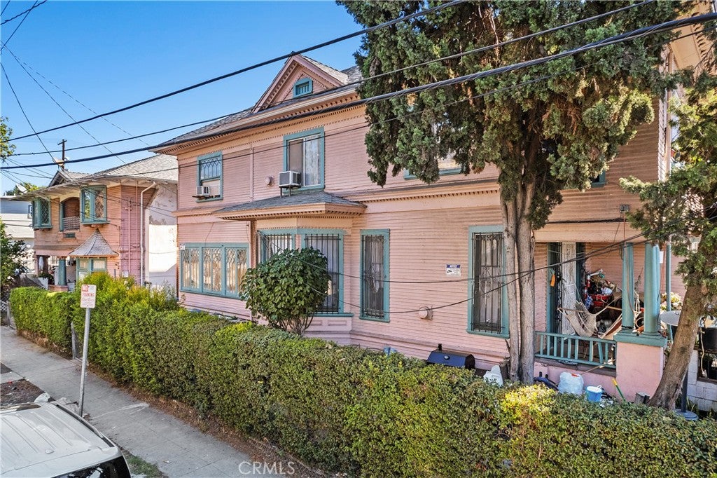 1867 W 11th