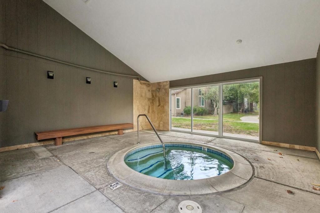108 Walnut Hill Court