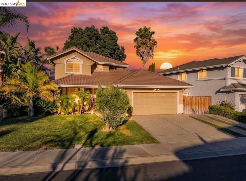 2533 Crescent Way