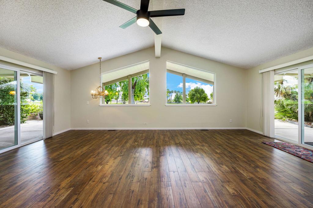 Suncrest Country Clb - Manufactured In Park