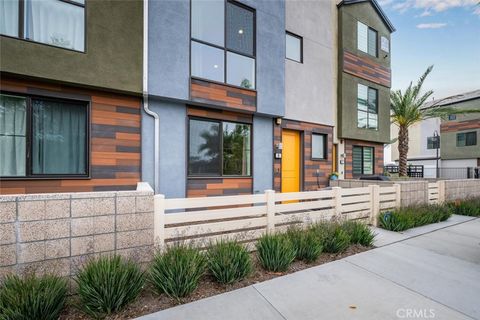 Photo of 5860 LINDEN Ave #8, Long Beach, CA 90805 (MLS # PW26063567)