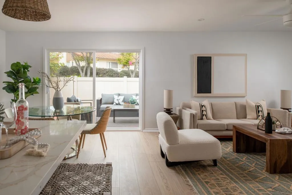 Encinitas, California 92024, United States, 3 Bedrooms Bedrooms, ,2 BathroomsBathrooms,Residential,Pending,251558