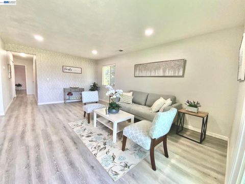 Photo of 93 Shaniko Cmn Cmn #24, Fremont, CA 94539 (MLS # 41132027)