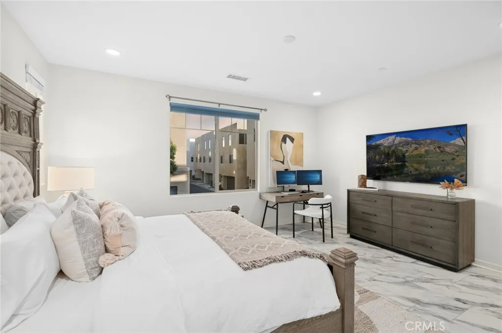 Irvine, California 92618, United States, 3 Bedrooms Bedrooms, ,3 BathroomsBathrooms,Residential,Active,224681