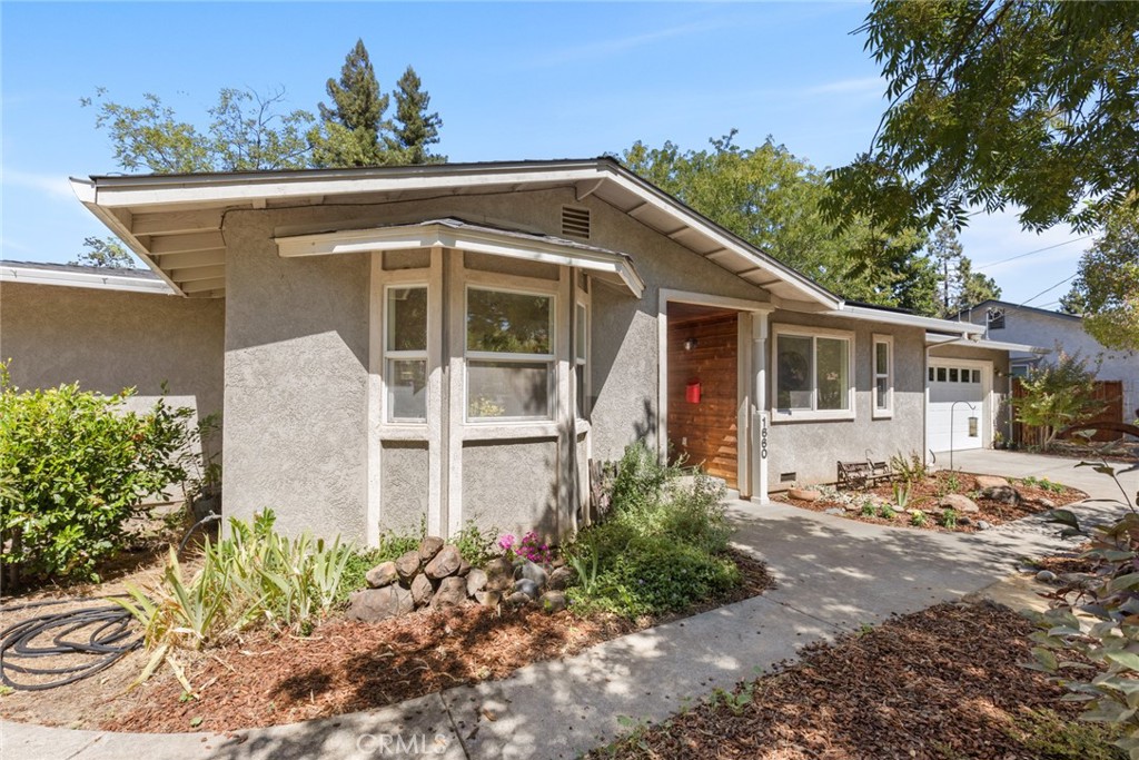 1660 Hooker Oak Avenue