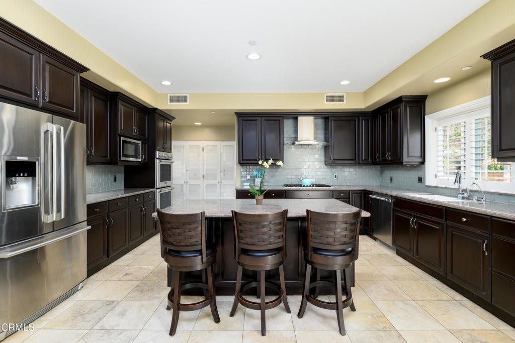 Properties 2 77 Altamont Way