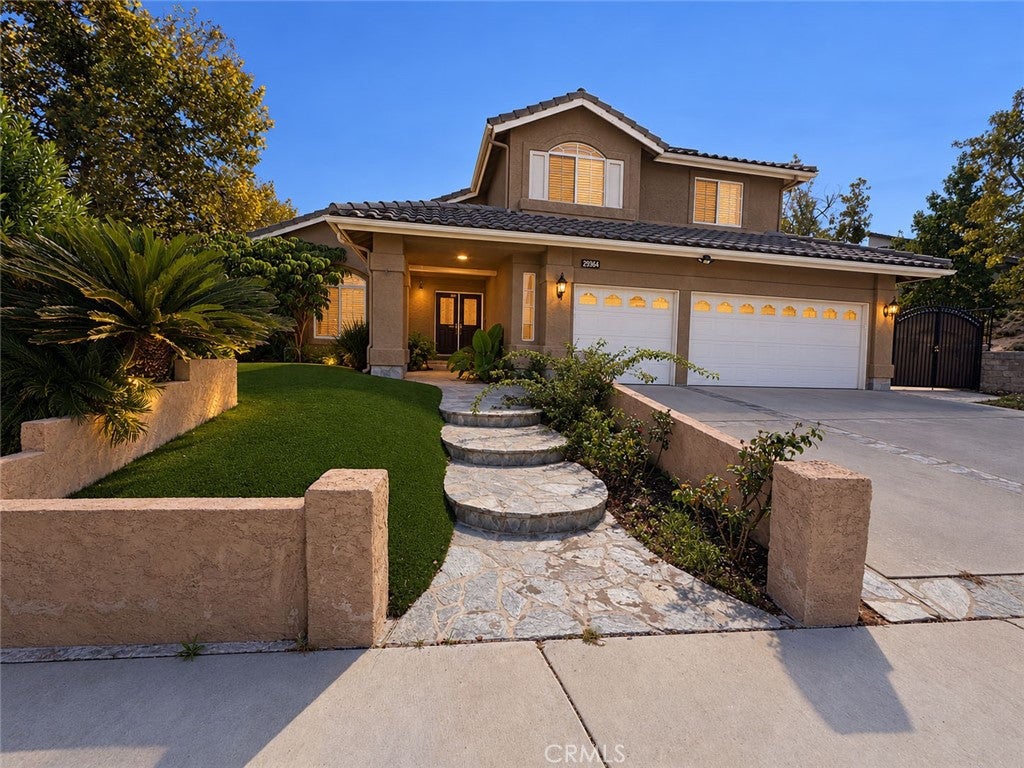 Photo of 29364 Canyon Rim Place, Canyon Country, CA 91387 (MLS # SR26216033)