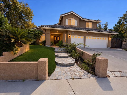 Photo of 29364 Canyon Rim Place, Canyon Country, CA 91387 (MLS # SR26216033)