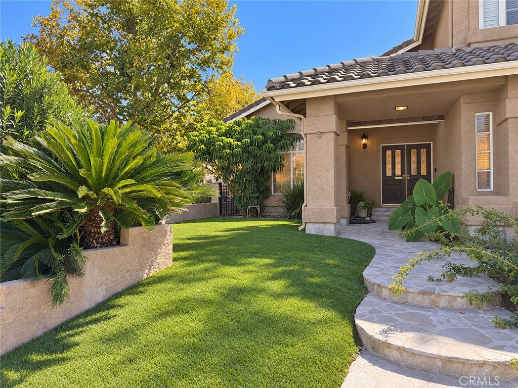 Photo of 29364 Canyon Rim Place, Canyon Country, CA 91387 (MLS # SR26216033)