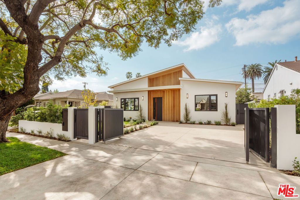 Photo of 2649 Barry Avenue, Los Angeles, CA 90064 (MLS # 26650037)