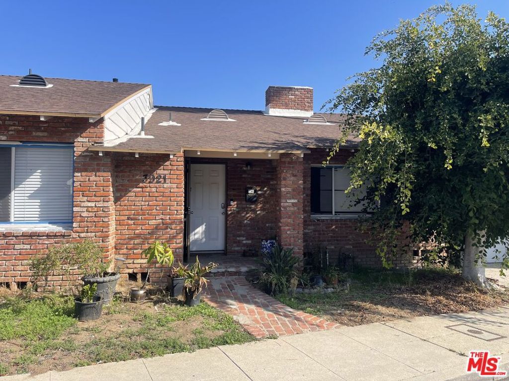 Photo of 3921 Don Diablo Drive, Los Angeles, CA 90008 (MLS # 25615047)