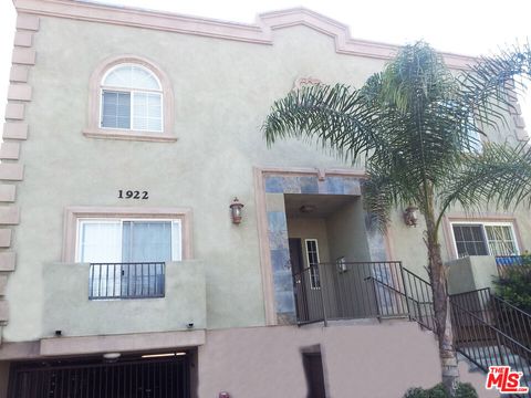 Photo of 1922 CRENSHAW #5, Los Angeles, CA 90016 (MLS # 26653431)