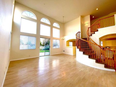 Photo of 8 Lewis Circle, Salinas, CA 93906 (MLS # ML82055444)