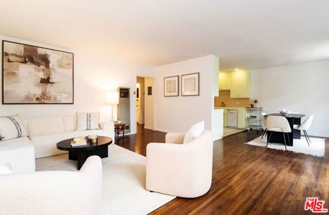 Photo of 326 Hermosa Avenue #7, Long Beach, CA 90802 (MLS # 25619469)