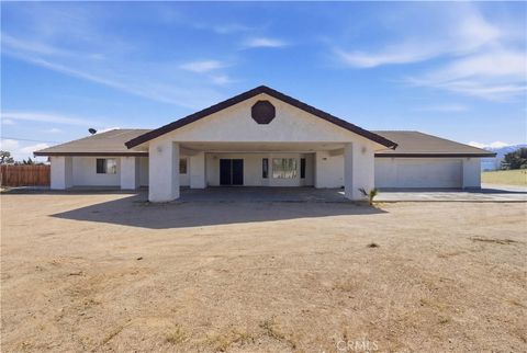 Photo of 10707 Mines Ranch Rd Rd, Victorville, CA 92392 (MLS # HD26056979)