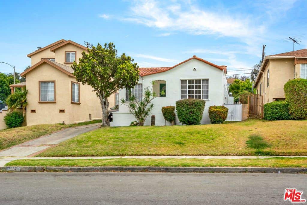 Photo of 4137 W 58th Place, Los Angeles, CA 90043 (MLS # 26860673)
