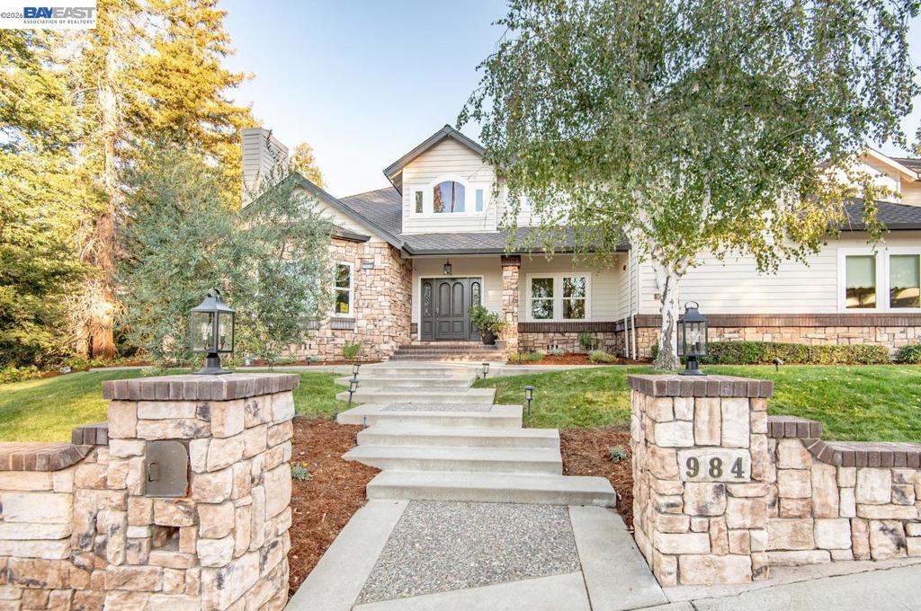 984 Gray Fox Cir