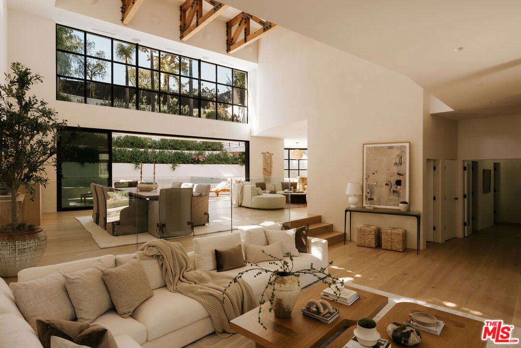 Photo of 255 S Bentley Avenue, Los Angeles, CA 90049 (MLS # 26996995)
