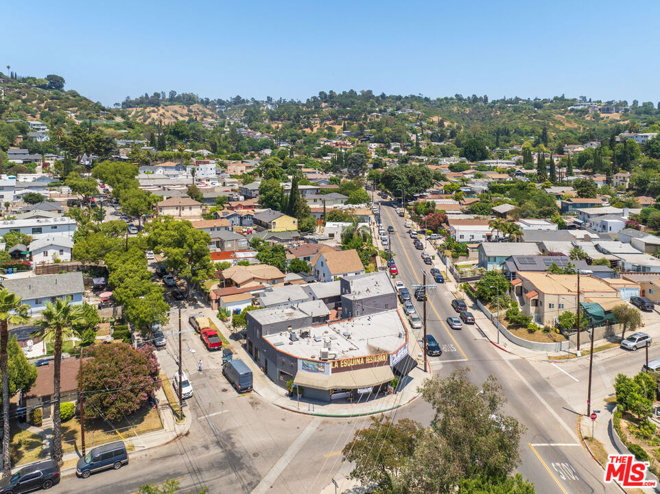 Properties 4 3301 Division Street