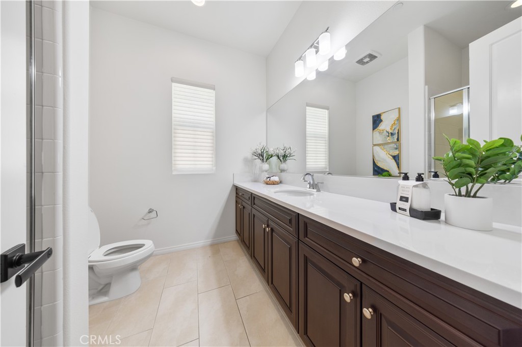 638 E Tangerine Street