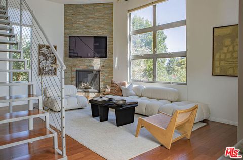 Photo of 2465 N Gower Street, Los Angeles, CA 90068 (MLS # 25600473)