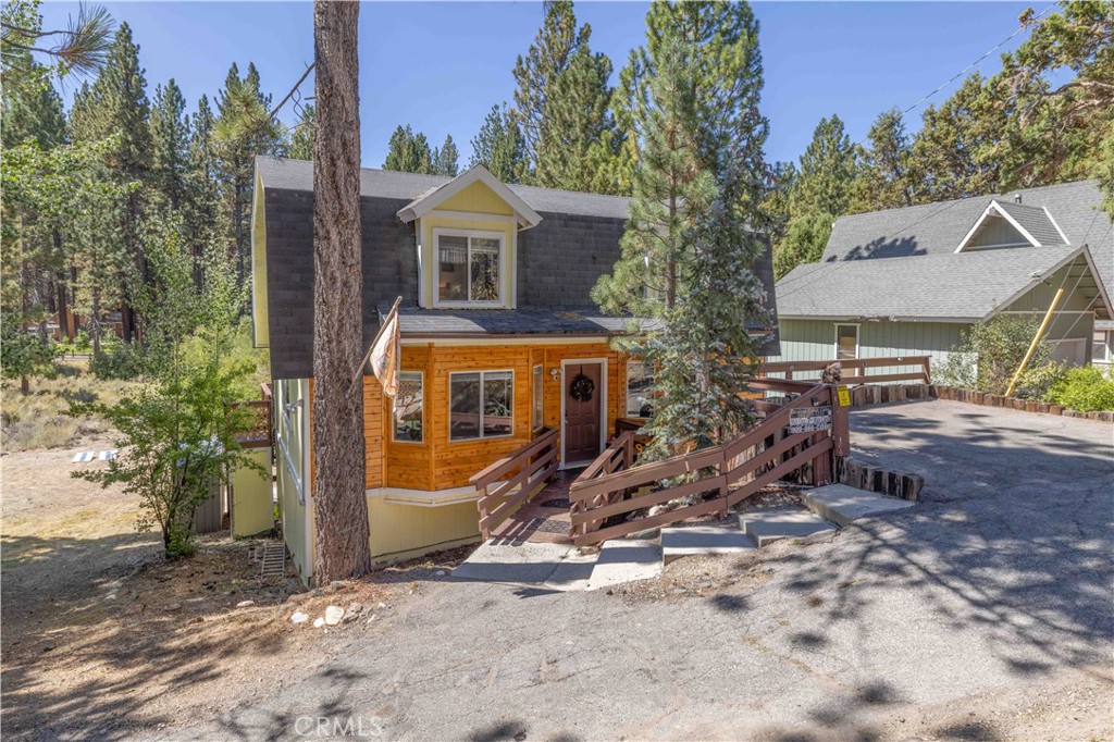 This Fox Farm home has been such a great rental. Featuring 3 bedrooms and 3 bathrooms, the open floor plan highlights a spacious living room with a cozy fireplace. The lower level addition adds even more potential—complete with a full bathroom, separate entrance, and flexible use as a basement, game room, or guest suite. Step outside to a large rear deck where you can unwind while taking in views of Rathbun Creek and the ski slopes with a trail in your backyard. With standout curb appeal, this home has a great look and walking distance to the shuttle for skiing. A great value in Fox Farm—don’t miss the chance to make it yours!