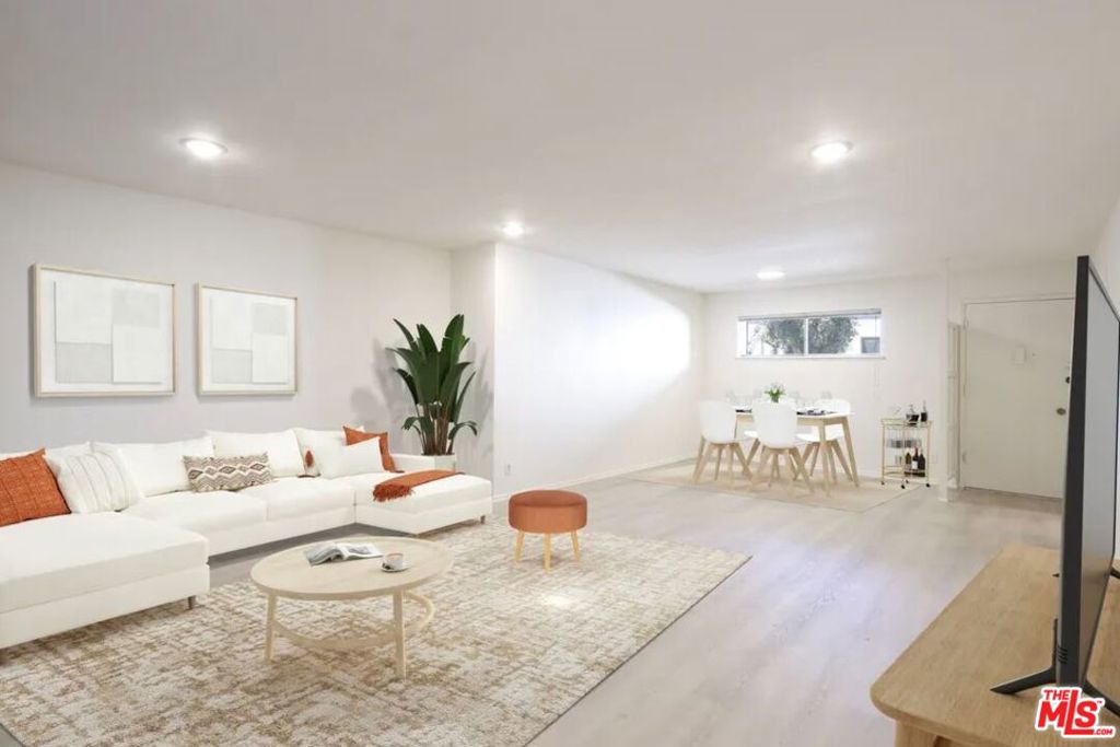 Beautiful Valleyheart Terrace Garden Apartments are on the Los Angeles Riverwalk Greenway. This newly renovated spacious 1 bedroom 1 bath upstairs unit has high ceilings, a 100sqft private backyard patio, mirrored wardrobe doors, both porcelain bathtub and tile shower. Each unit is flooded with open space, natural light, and it's very own natural gas oven, and stove . Valleyheart Terrace offers an onsite laundry room and large swimming pool. Walking distance to Ventura Blvd., with access to Sportsman's Lodge housing LA's finest like Erewhon, Equinox, Sugarfish, CBS Studio and many more! Convenient to Ventura/Hollywood, San Diego Freeways and Coldwater Canyon Blvd over the hill to LA.
