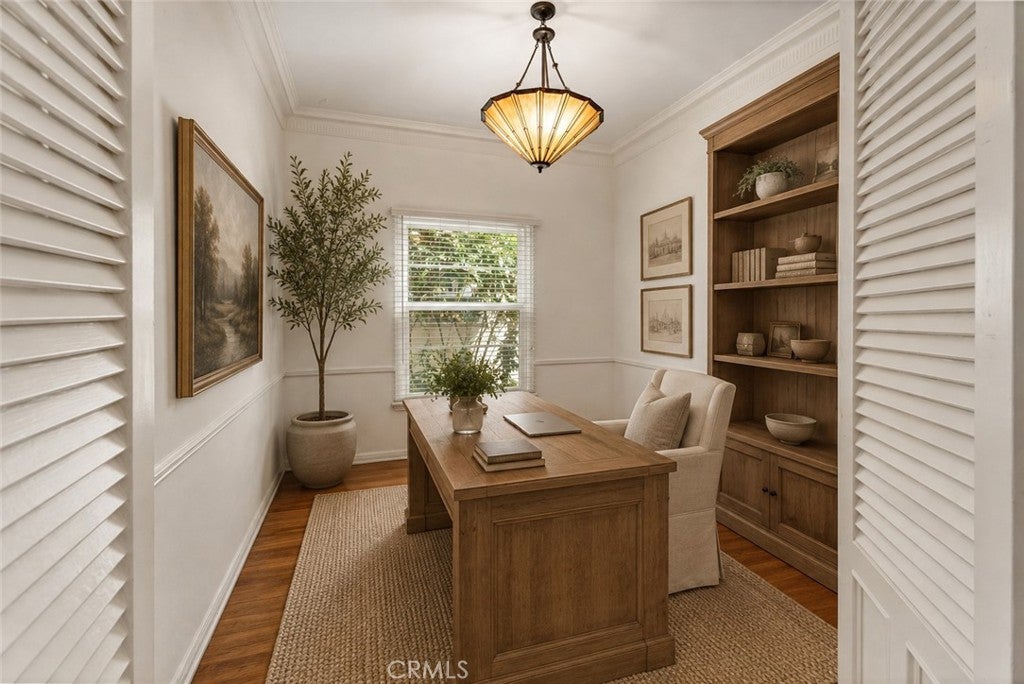 Photo of 368 S Crescent Dr, Beverly Hills, CA 90212 (MLS # SR26220435)