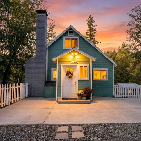 Photo of 32958 Squirrel Ln Ln, Running Springs, CA 92382 (MLS # IG26022022)