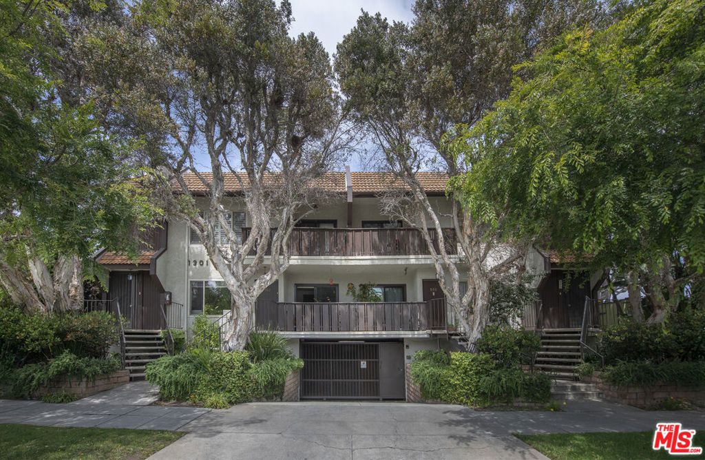 Photo of 1301 17th Street #102, Santa Monica, CA 90404 (MLS # 25545203)