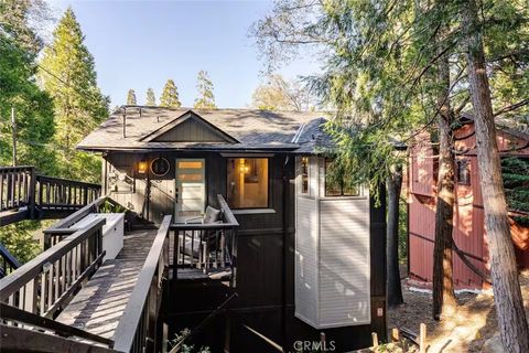 Photo of 24656 Bernard Dr, Crestline, CA 92325 (MLS # IV26076852)