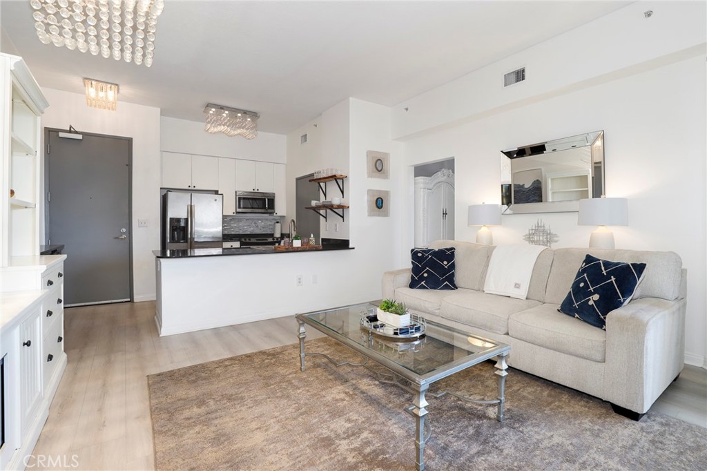 488 e ocean boulevard 818