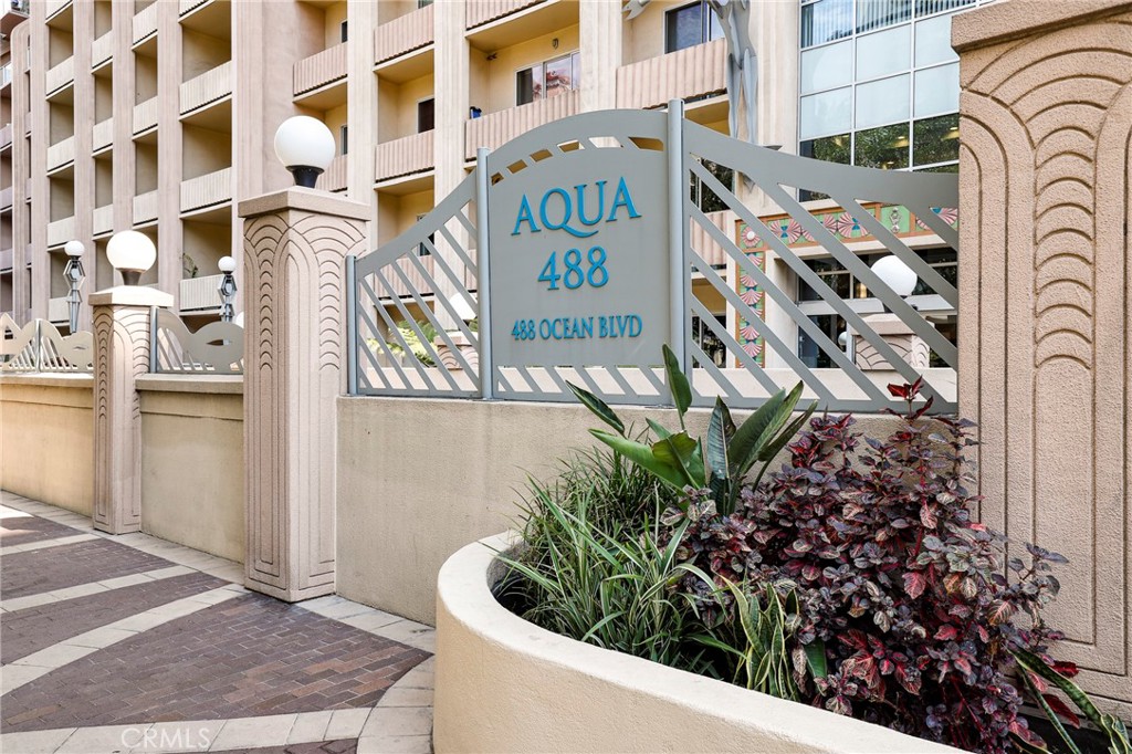 488 E Ocean Boulevard 818