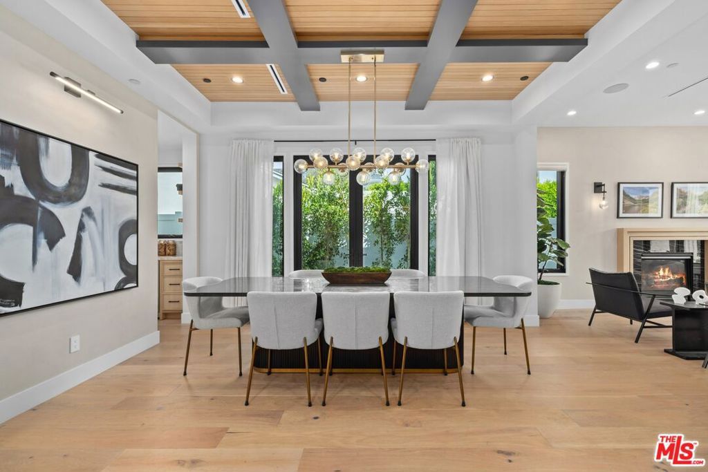 Photo of 971 S Bundy Drive, Los Angeles, CA 90049 (MLS # 26660281)