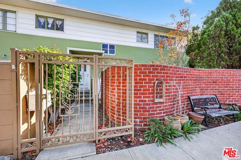 Photo of 5314 1/2 Village Grn, Los Angeles, CA 90016 (MLS # 26651641)