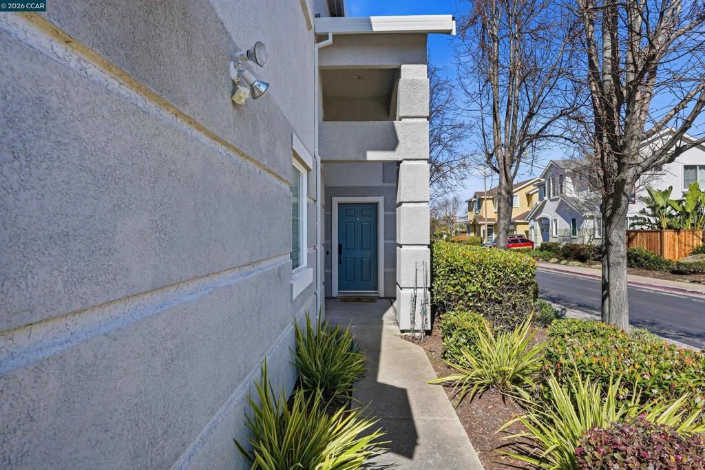 Photo of 1 1 Avocet Ct Ct, Alameda, CA 94501 (MLS # 41123654)