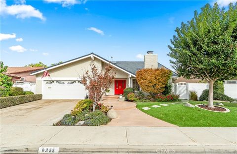 Photo of 9355 Tanager Ave, Fountain Valley, CA 92708 (MLS # OC25266175)