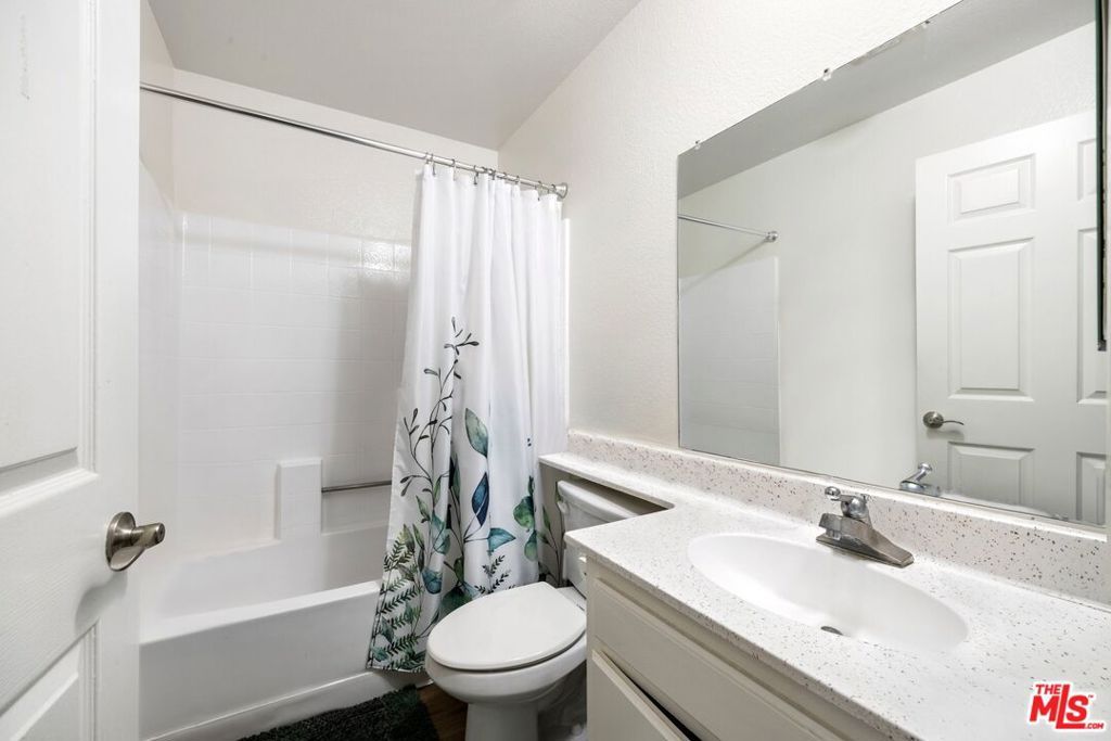 listing image 130720898713858964356