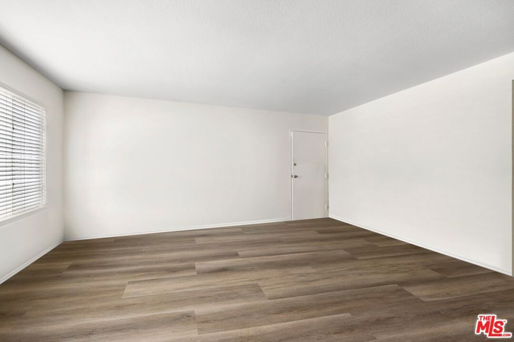 listing image 130724901023346700505